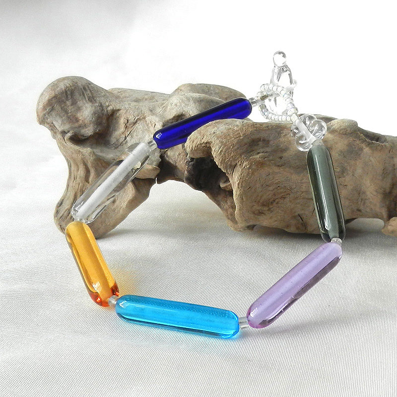 Armband mit handgefertigten schmalen Glasperlen aus Muranoglas, bunt, Einzelstück von schmuckes Glas