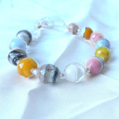 Armband mit runden Glasperlen,elfenbunt, handgefertigt,muranoglas,schmuckesglas