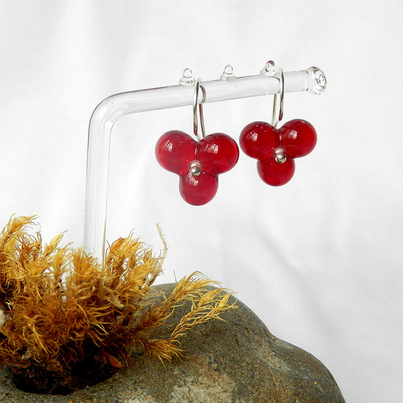 Silber Ohrringe mit roter Glasperle, Glasblüten Ohrring, Ohrgehänge mit roten Blumen, Unikat von schmuckes Glas