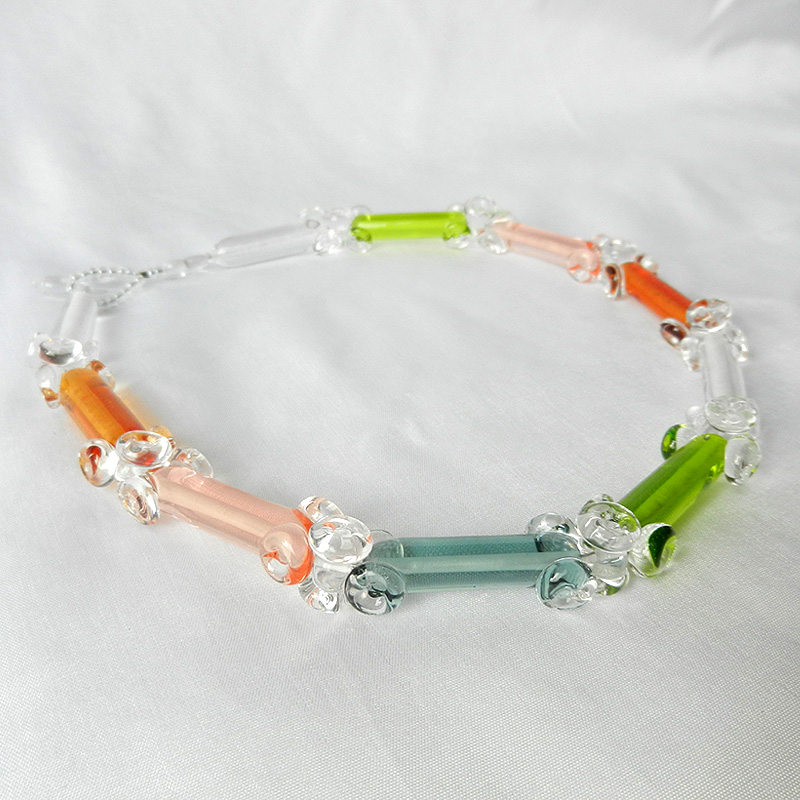 Halskette mit handgefertigten Glasperlen von schmuckes Glas, Designschmuck, Glasperlenkette grün, grau