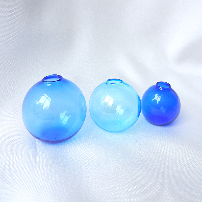 Miniaturvasen, kleine Glasvasen, blaue Kugel Vasen, mundgeblasen, handgefertigt