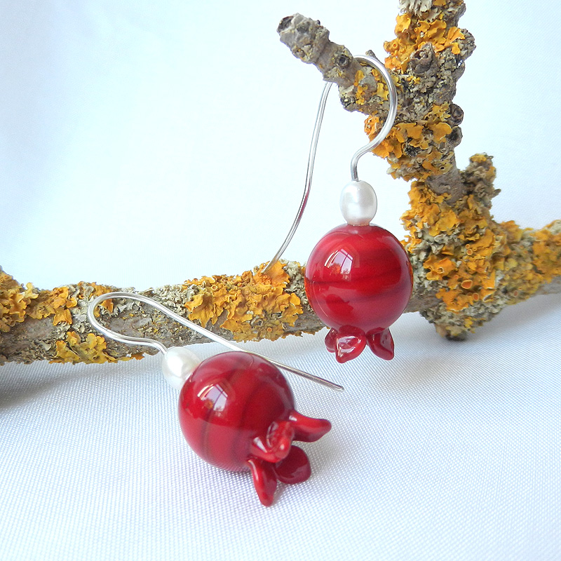 Glasperlen ohrringe in rot, Granatapfel Schmuck, Silberohrringe mit Perlen, handgefertigte Unikate