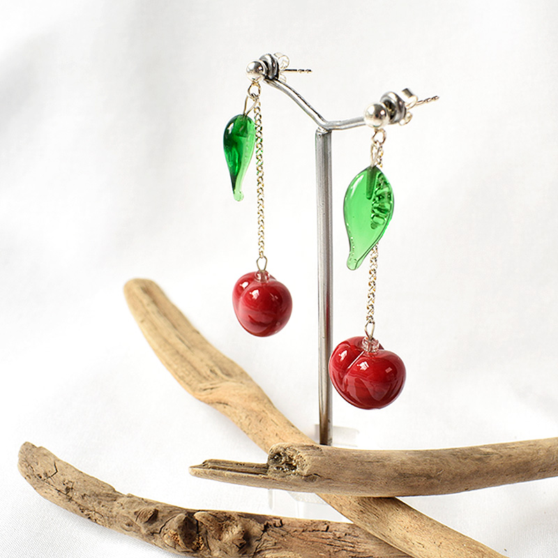 Ohrringe rote Kirschen aus Glas, Hängeohrringe mit Glaskirschen, Glasperlen