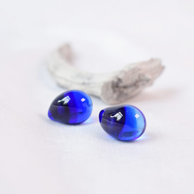 Ohrstecker Blau Tropfen, Glasperle Tropfen, Regentropfen. Silber